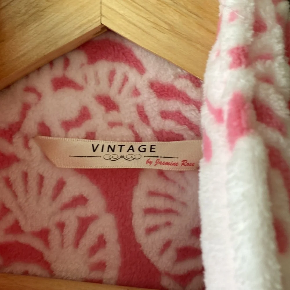 NEW Bathrobe - XL.  Gorgeous and ultra comfy !​​ - Picture 3 of 6